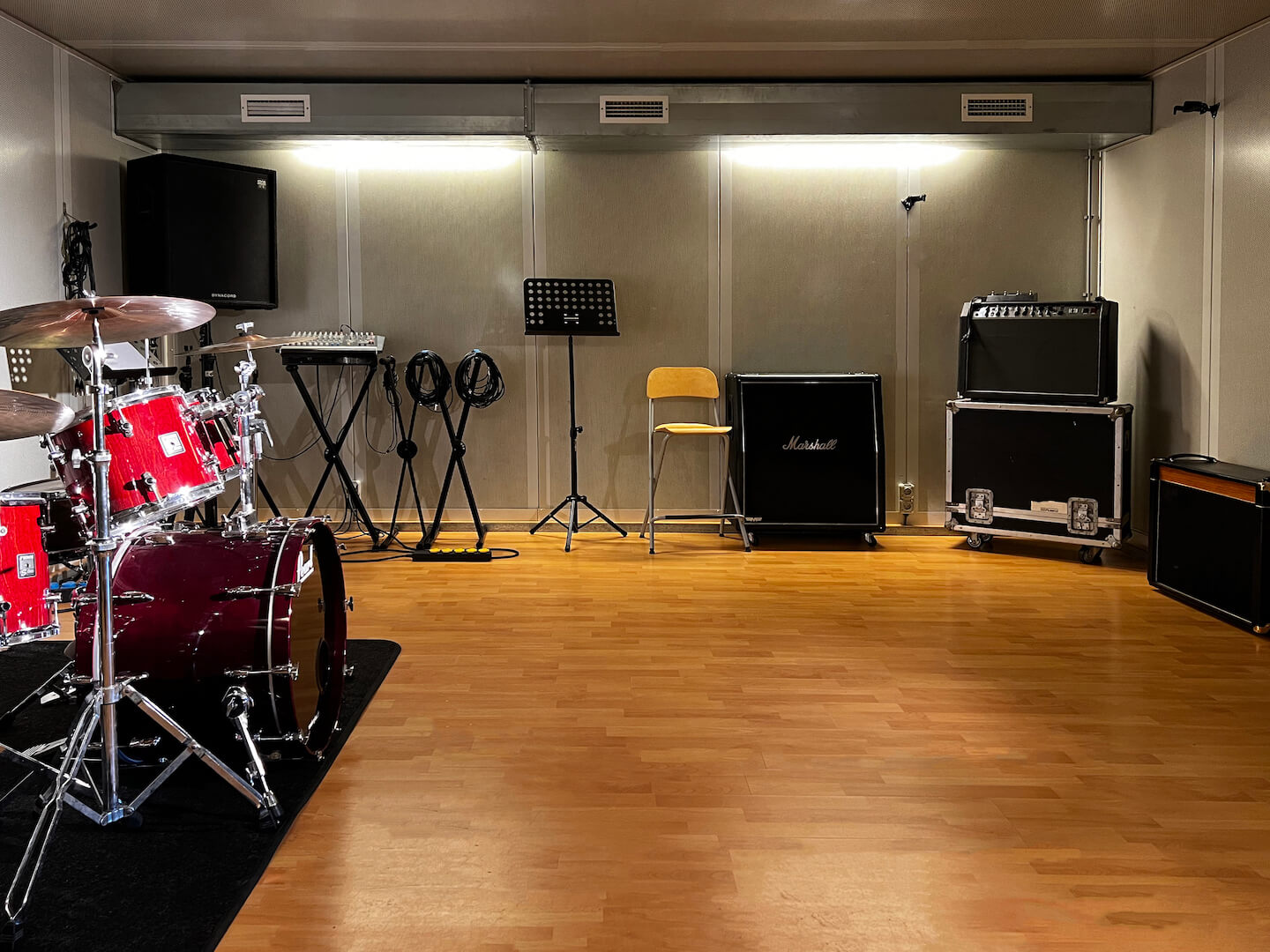  Volop backline 